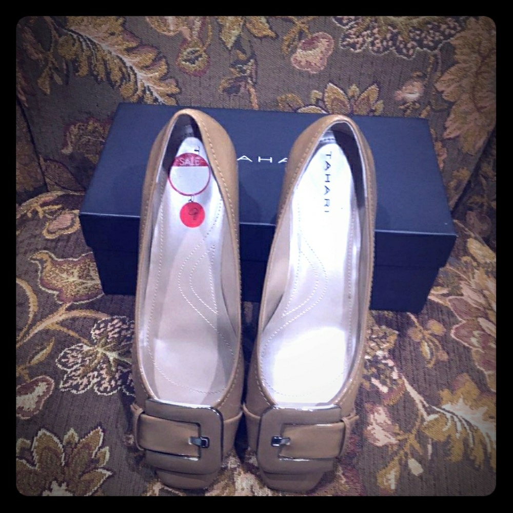 Tahari flats
